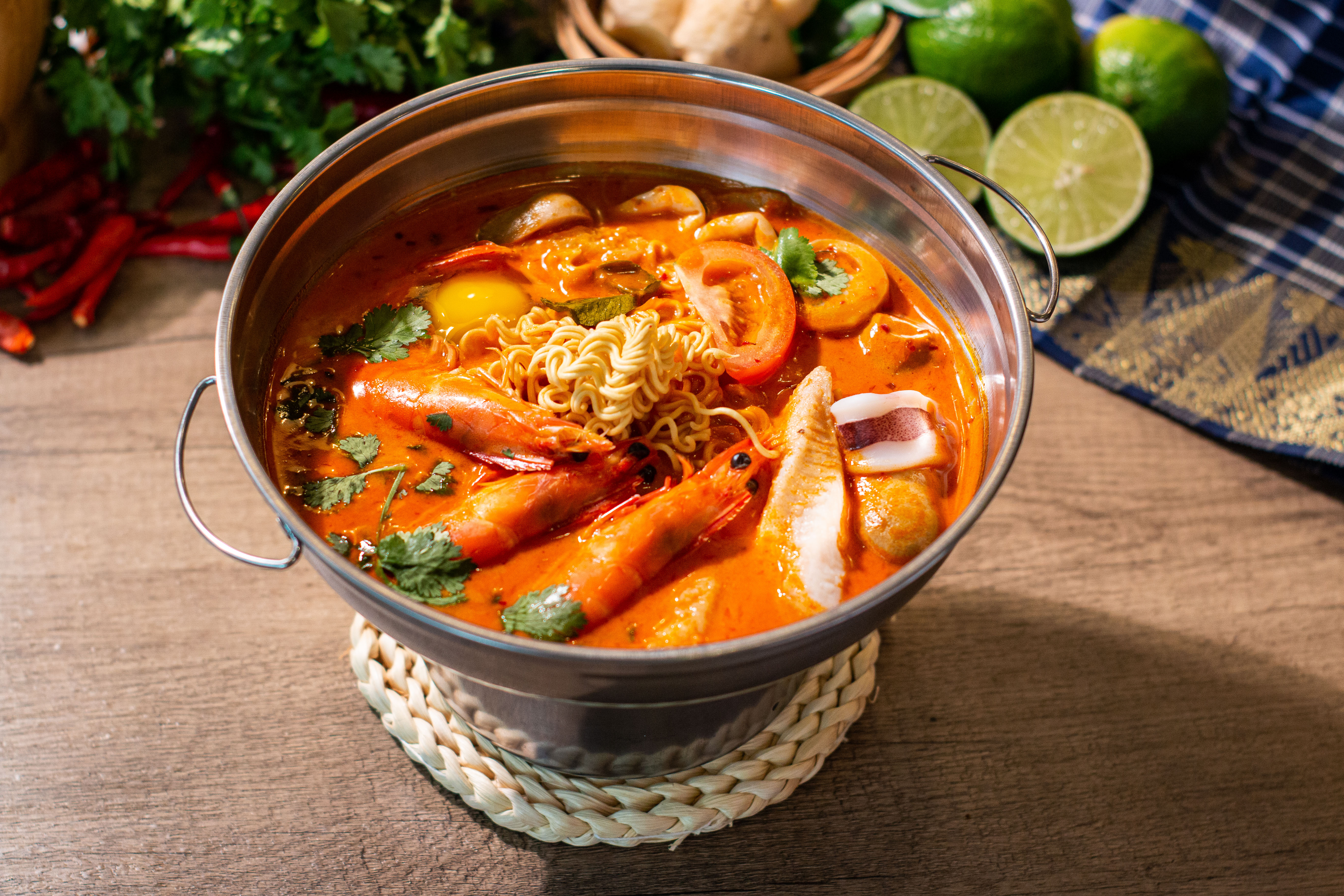 Tom Yum Seafood Mama Noodles (Hotpot)
